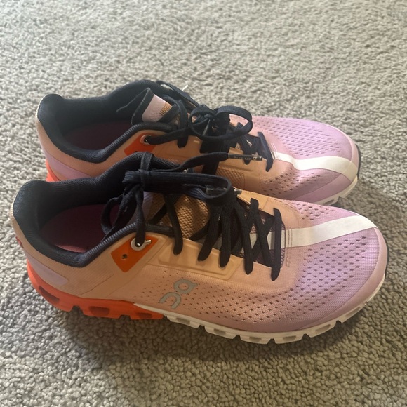 On Running Shoes - On running cloud flow women’s shoes size 6.5